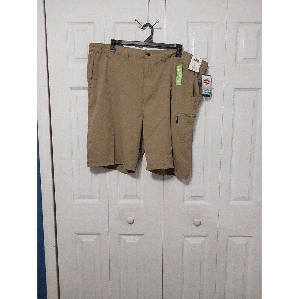 Wrangler Outdoor Comfort Cargo Shorts With Zip Pockets Tan Men's 48